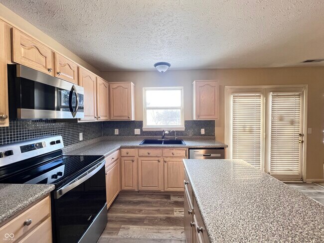 Building Photo - 5913 Sandalwood Dr