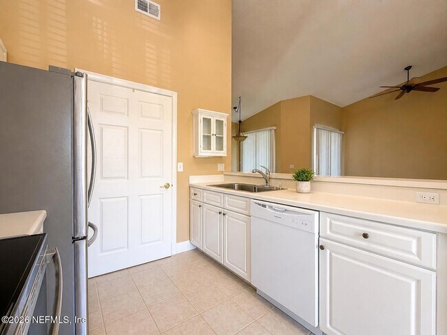 Building Photo - 407 Augusta Cir
