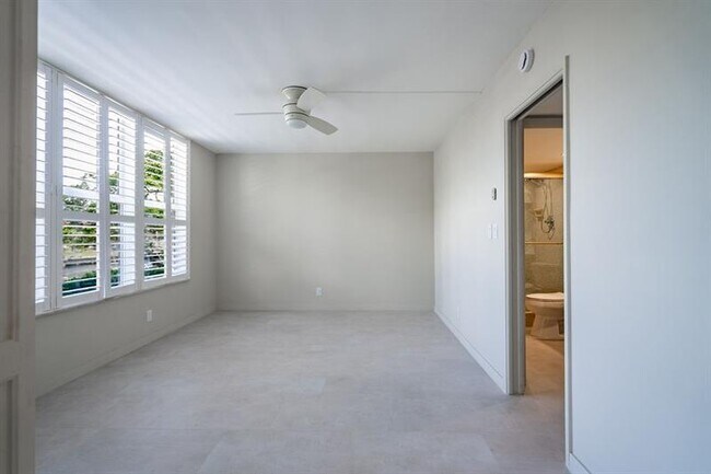 Building Photo - 3175 NE 48th Ct