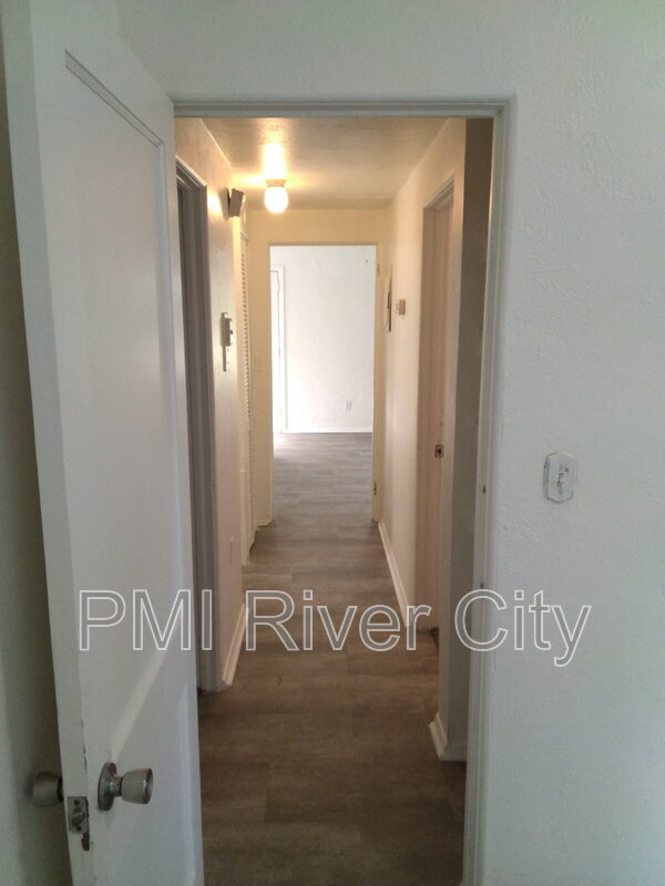 Building Photo - 1859 Loyola Dr N