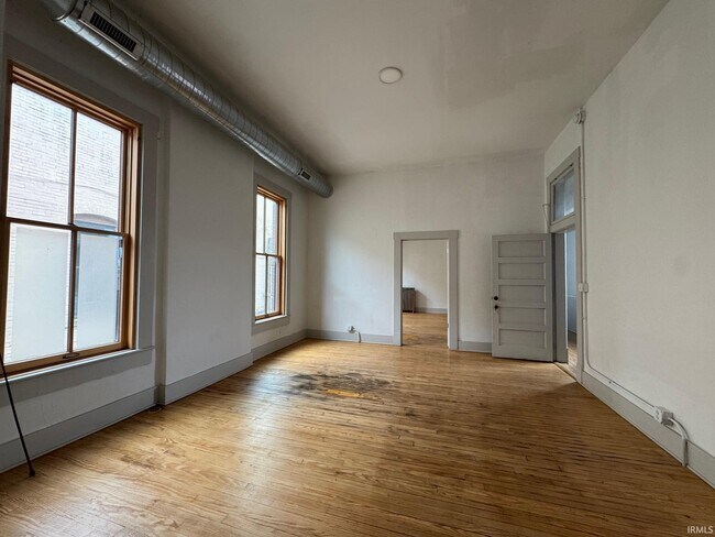 Building Photo - 123 E 3rd St