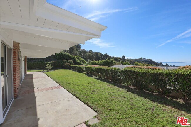 Building Photo - 1340 El Hito Cir