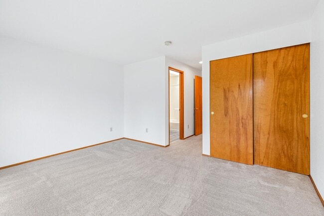Building Photo - Duplex - 2 bedroom 2 bath