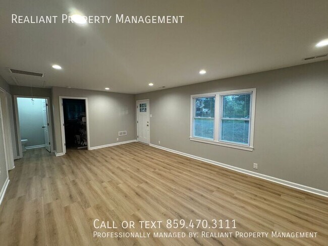 Building Photo - 115 Rainbow Dr