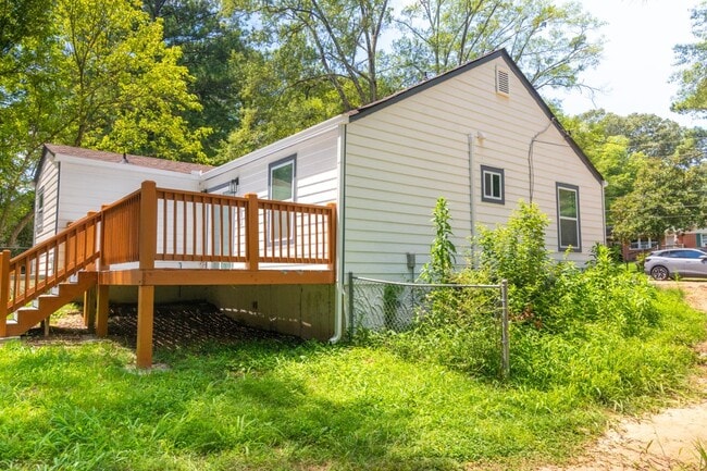 Building Photo - 3822 Bakers Ferry Rd SW