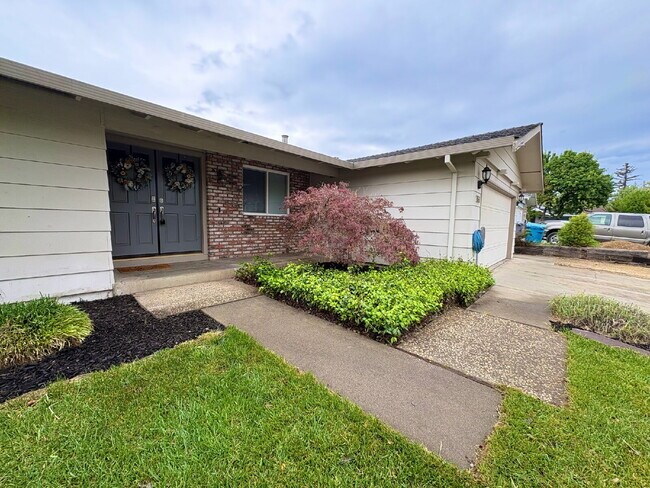 Building Photo - Spacious 3 Bedroom Gilroy Home with AC  & Attached Garage