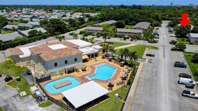 Building Photo - 68 Sussex E