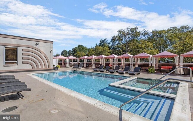 Building Photo - 201 N 8th St