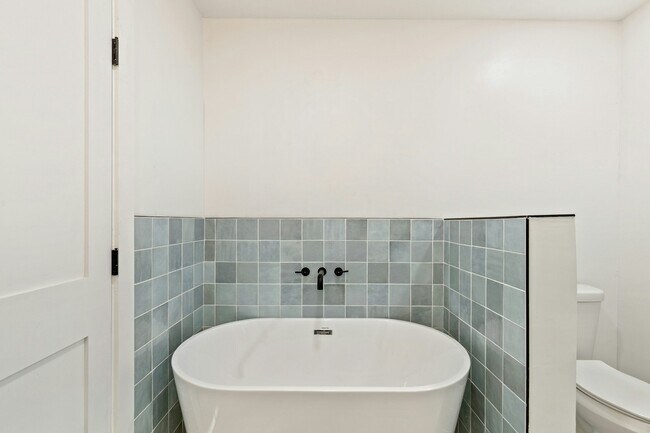 Building Photo - 15655 Regal Hill Cir