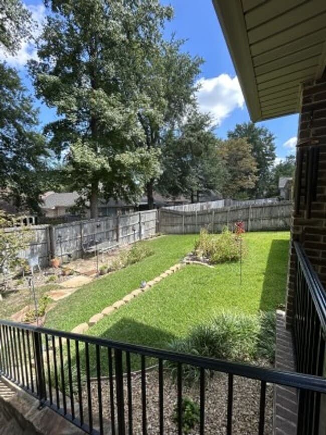Building Photo - 617 Huntwick Ln