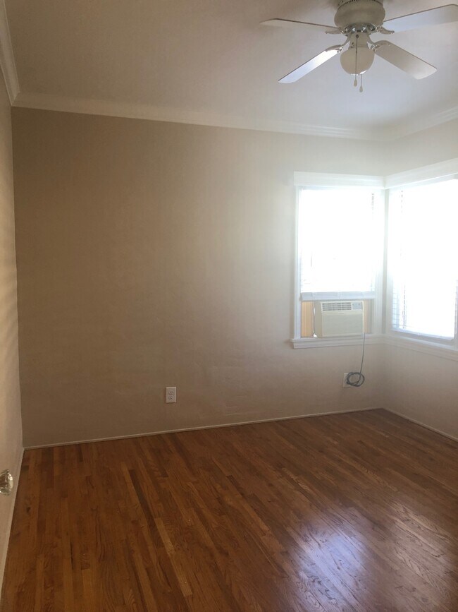 Building Photo - 316 N Bushnell Ave