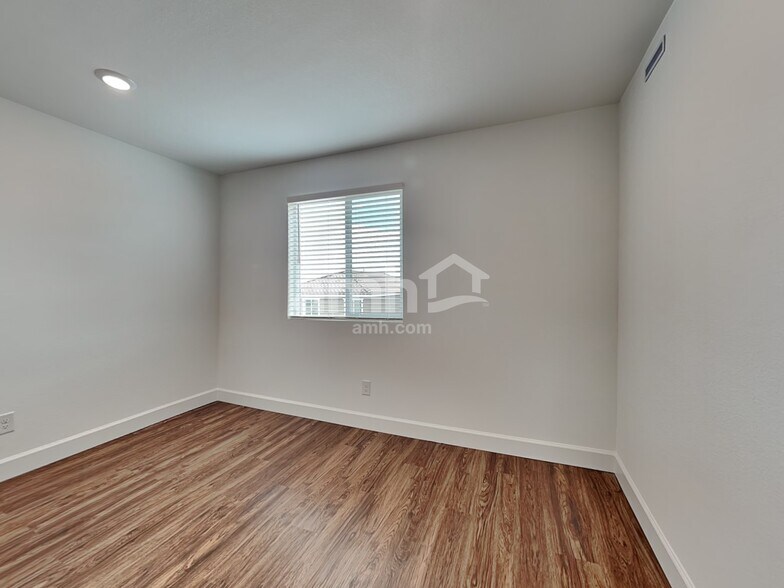 Building Photo - 9128 Ribbon Mdw Ct