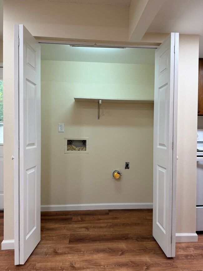 Building Photo - 1511 Rustic Dr