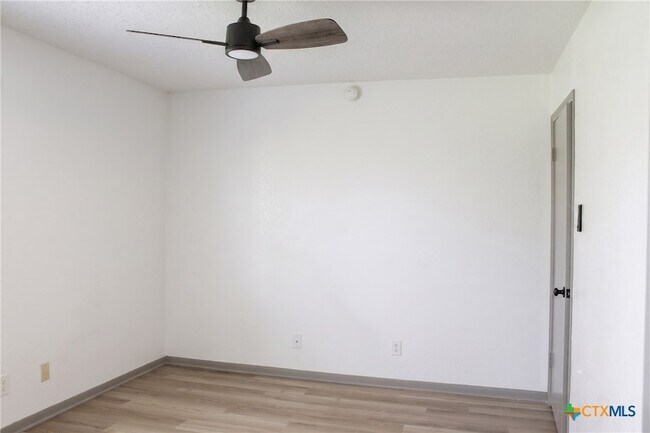 Building Photo - 1410 Becker Dr