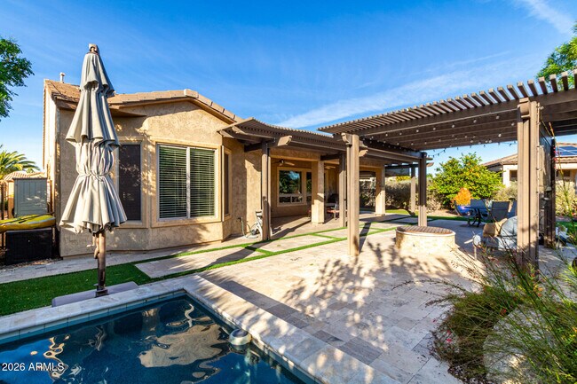 Building Photo - 12725 W Dale Ln