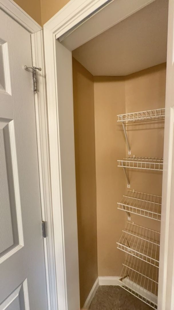 Building Photo - Great unit at LAUREL STATION for $3000 - monthly rent includes two assigned parking spaces!