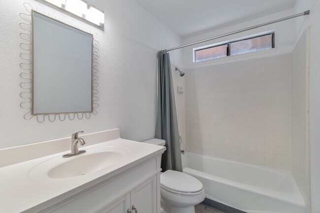 Building Photo - Moh116