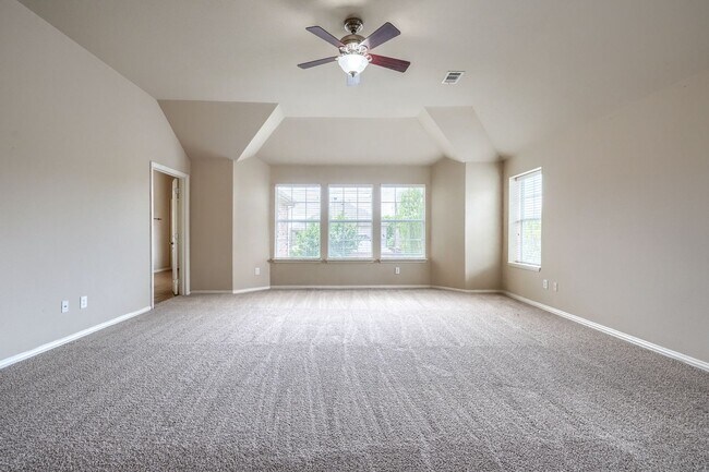 Building Photo - 5 Bedroom Home with Brand-New Carpet in Grayhawk | 3-Car Garage | Frisco ISD | Game Room