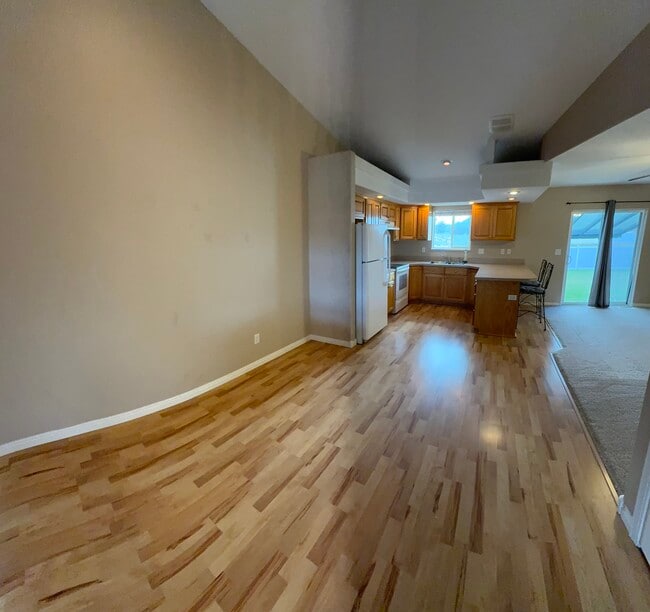 Building Photo - 2437 Brandon Dr