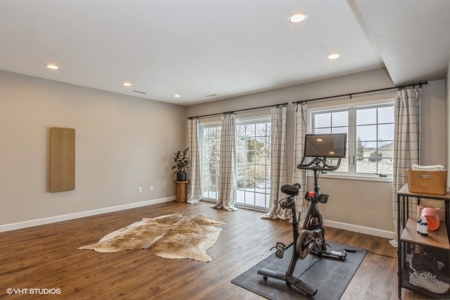 Building Photo - 3744 Lacina Dr SW