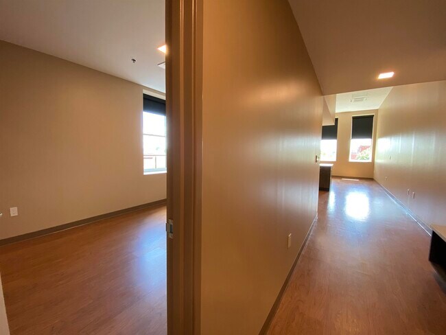 Building Photo - 83 Hanover St