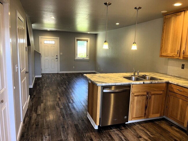 Building Photo - (1X) 1492-1498 Rohnerville [PRM: Henry]