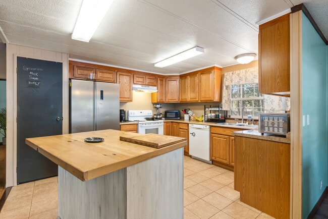 Building Photo - 18010 Ponderosa Ln