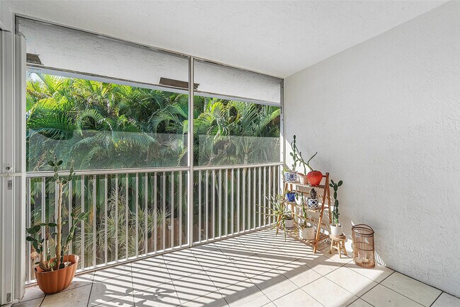 Building Photo - 2940 Florida Blvd