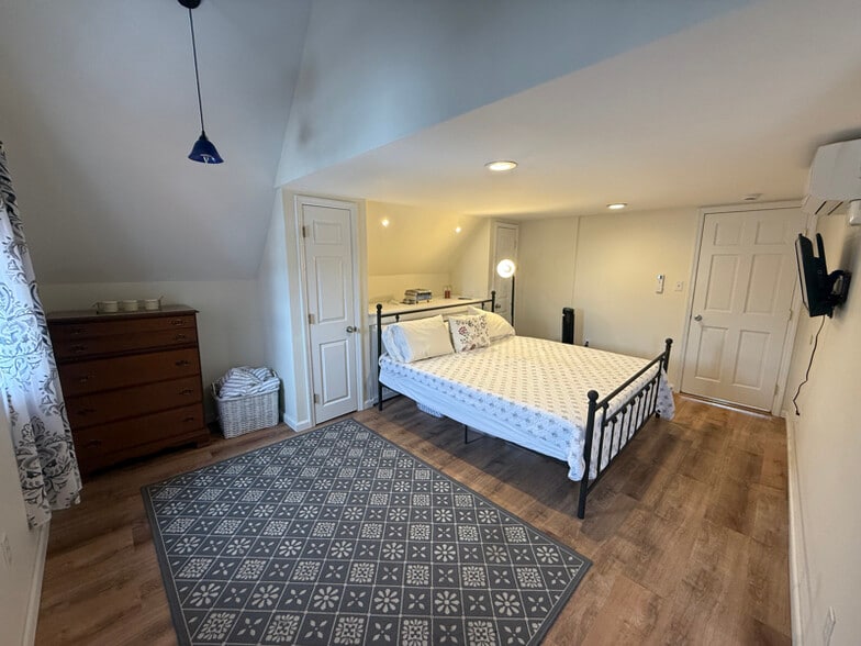 Building Photo - 143 2nd Ave