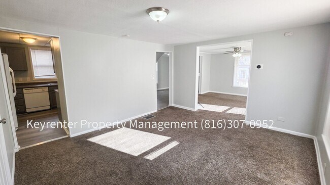 Building Photo - 4 Bedroom 3 Bath for rent