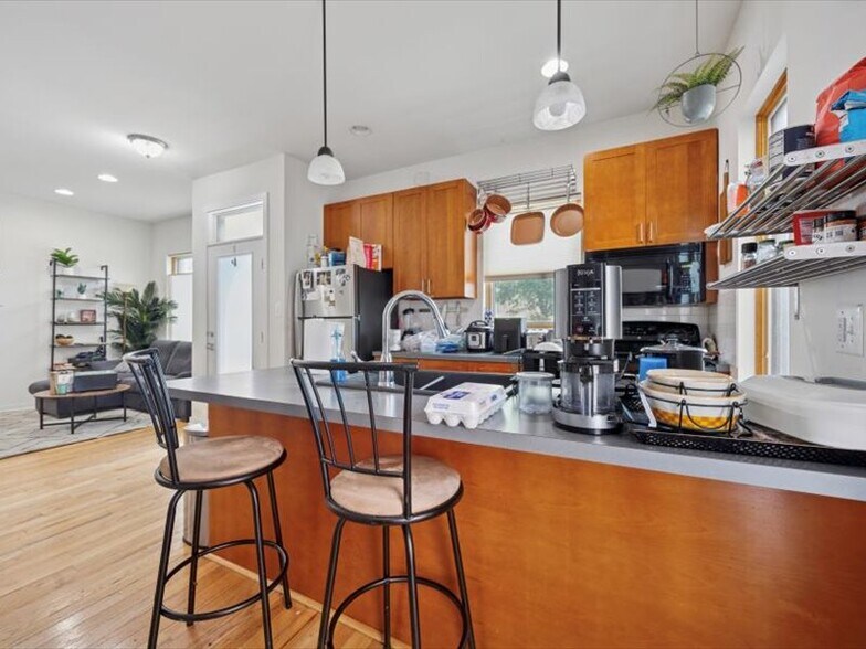 Building Photo - 928 S 15th St