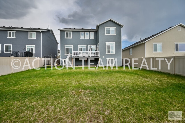 Building Photo - Single Family Home in Bluffdale!