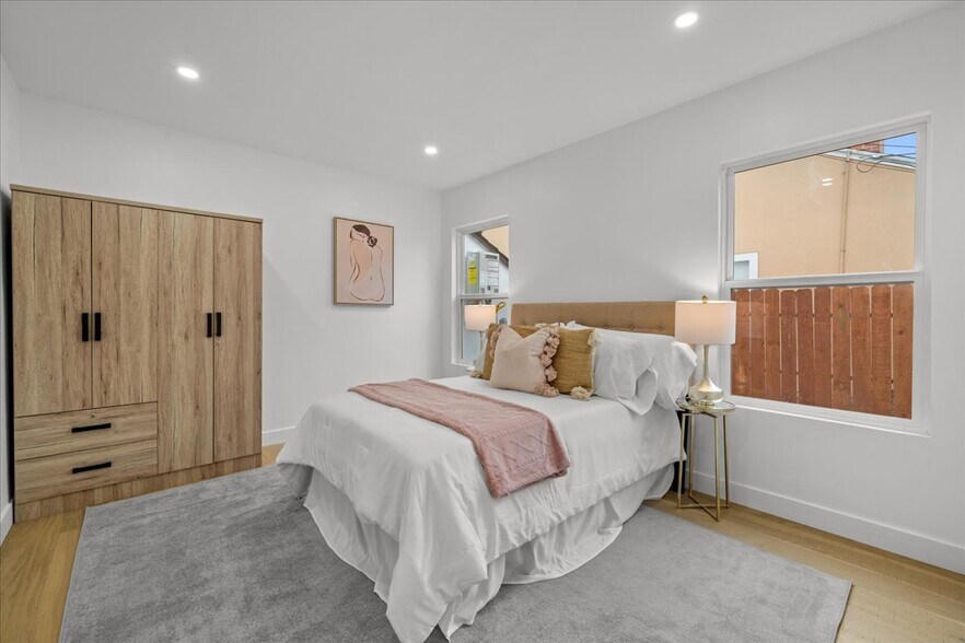 Building Photo - 5815 Saloma Ave