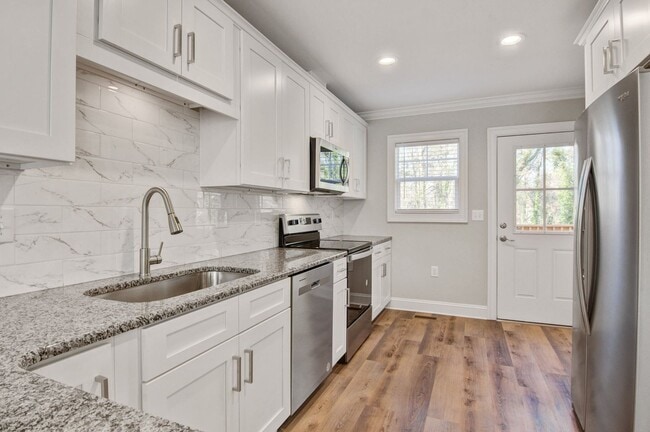 Building Photo - Modern 2-Bed, 2-Bath Single-Level Townhome...