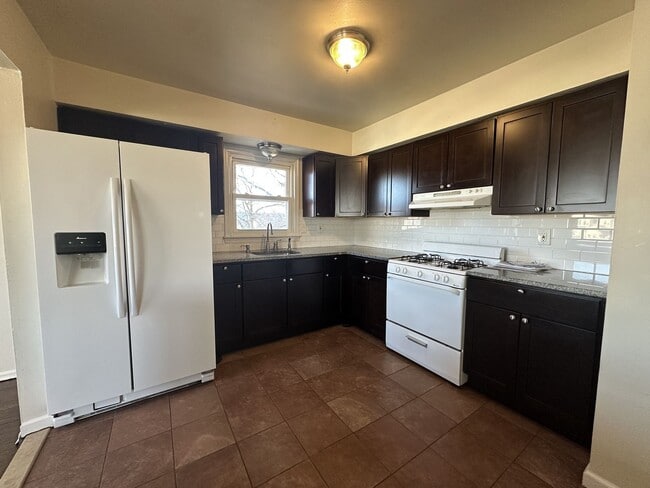 Building Photo - 12 Lincoln Ave