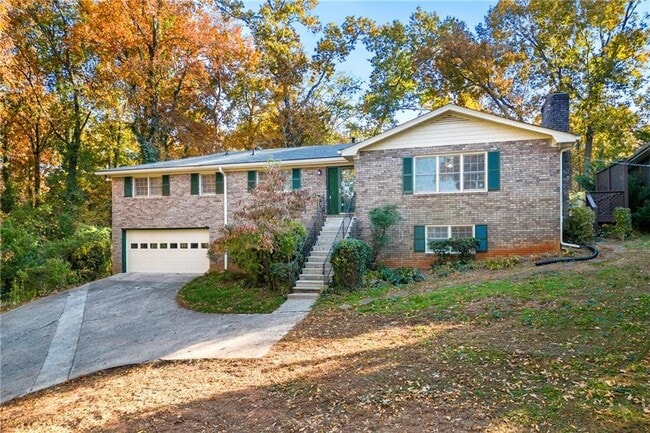 Building Photo - 552 Duke Dr