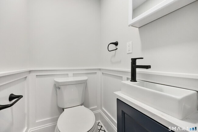 Building Photo - 60 Walter Ave