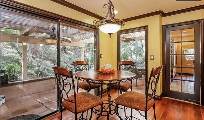 Building Photo - Spacious 5-Bedroom Home for Rent in Prime ...