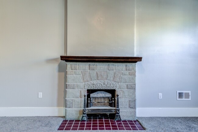 Building Photo - 426 Edgemont St