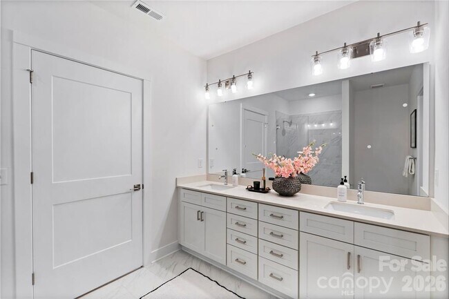 Building Photo - 3405 Holabird Ln