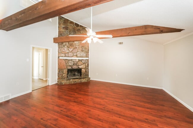 Building Photo - 2604 Lynnfield Rd