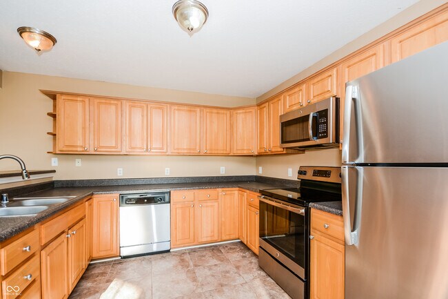 Building Photo - 950 S Goldenrod Ln
