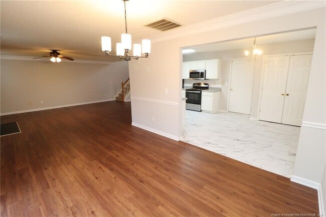 Building Photo - 100 Beverstone Dr