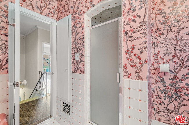 Building Photo - 6053 Scenic Ave