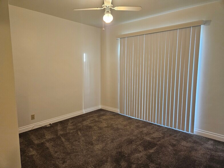 Building Photo - 9966 Glencrest Cir