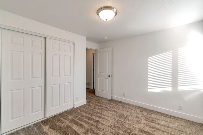 Building Photo - 1655 S Longview Rd