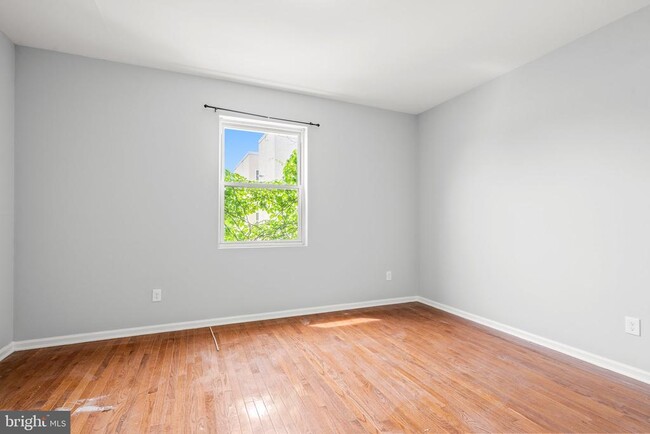 Building Photo - 1132 W Nevada St