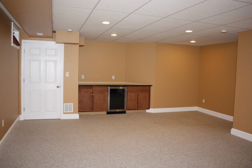 Family room in basement - 104 Howard Street, #1
