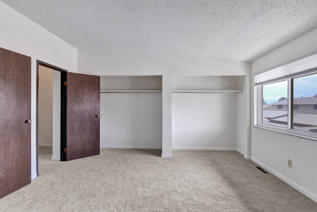 Building Photo - 266 W Rockrimmon Blvd