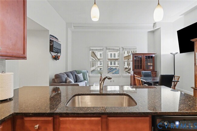 Building Photo - 230 N 6th St S